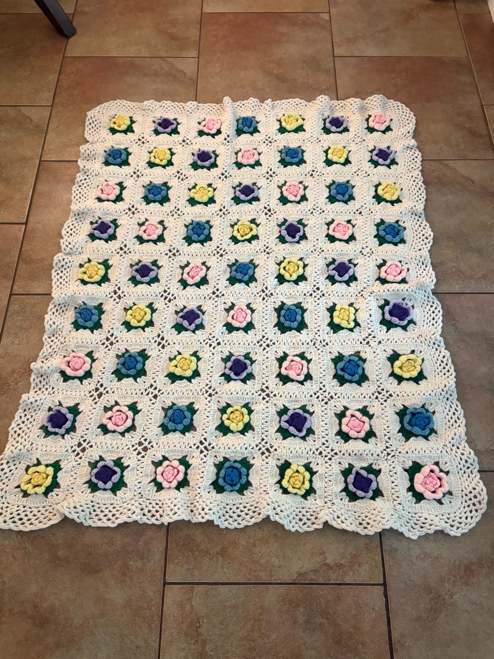 Vintage Hand Crocheted 3D Floral Granny Square Afghan Throw Blanket White 47x44